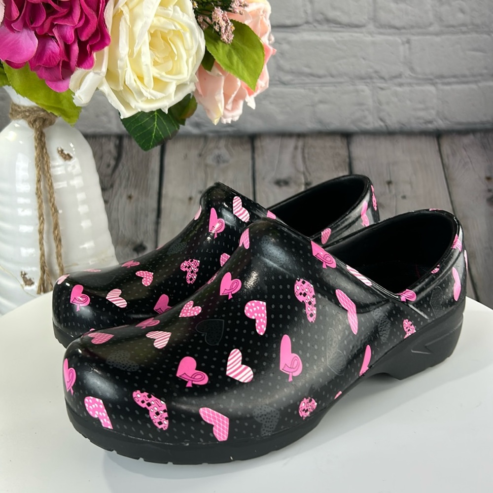 ANYWEAR Black & Pink Hearts Breast Cancer Awareness Slip On Professional Clogs